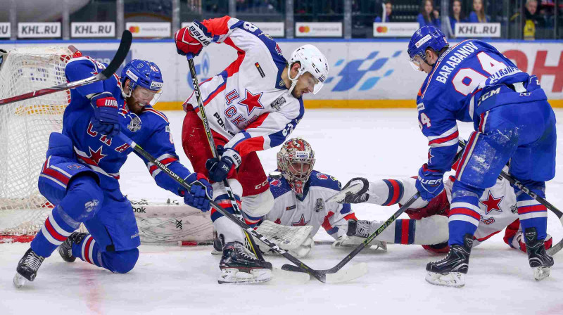 Bīstams moments pie CSKA vārtiem
Foto: TASS/Scanpix