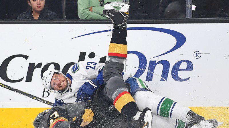 Aleksanders Ēdlers pret Maksu Pačioretī. Foto: USA Today Sports/Scanpix