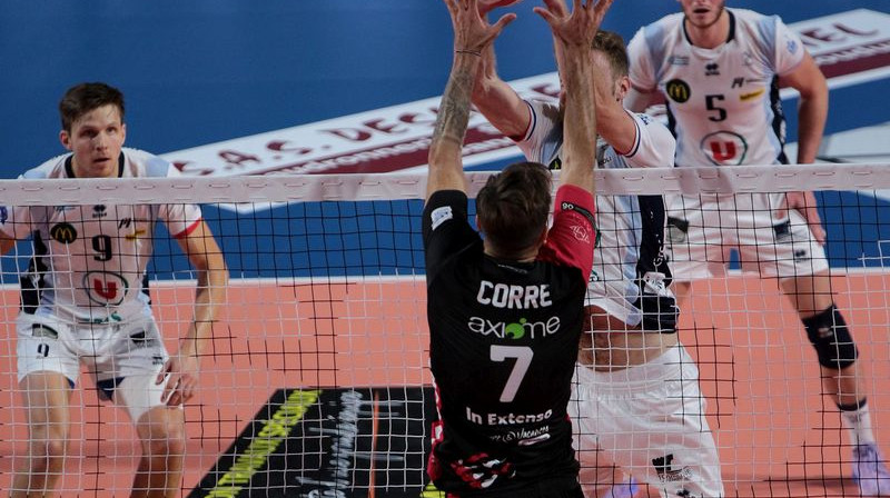 Hermans Egleskalns (Nr. 9) gatavs uzbrukt
Foto: toursvolleyball.com