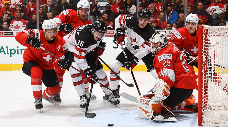 Kadrs no vakara spraigākās cīņas - Kanāda pret Šveici 
Foto: IIHF.com