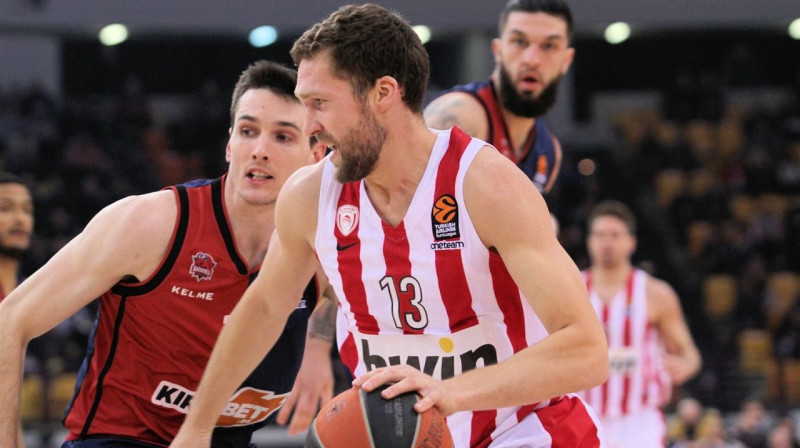 Jānis Strēlnieks pret "Baskonia". Foto: Euroleague