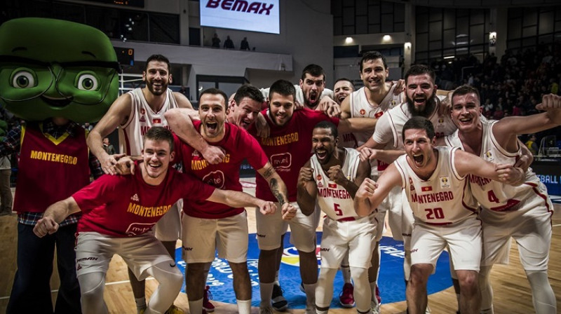 Melnkalnes basketbolisti pēc uzvaras pār Turciju. Foto: FIBA