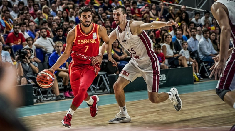 Haime Fernandess un Artis Ate. Foto: FIBA