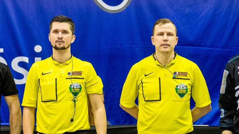 Mārtiņš Larinovs (pa labi) tiesāja pasaules čempionātu pieaugušajiem, Māris Kumerdanks (pa kreisi) tiesās pasaules čempionātu junioriem
Foto: LFS