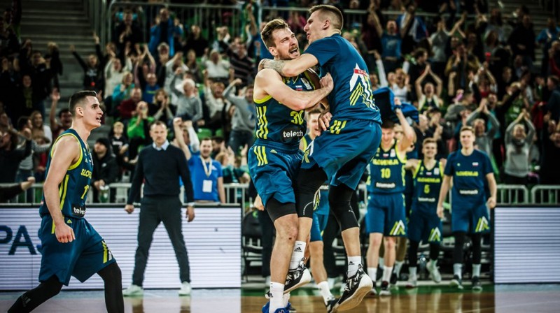 Zorans Dragičs svin izlīdzinājuma metienu. Foto: FIBA