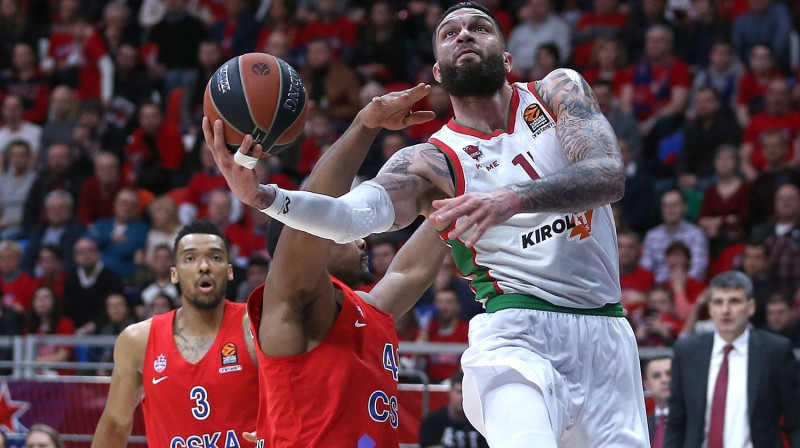 Vitorijas "Baskonia" spēlētājs Vensāns Puarjē uzbrukumā Maskavas CSKA grozam. Foto: euroleague.net