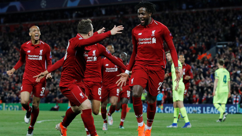 "Liverpool" futbolisti līksmo par vārtu guvumu. Foto: Reuters/Scanpix