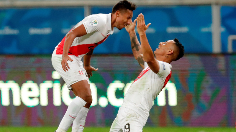 Peru izlases futbolisti svin vārtu guvumu. Foto: Henry Romero/Reuters/Scanpix