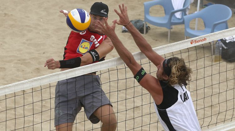 Aleksandrs Samoilovs blokā. Foto: FIVB