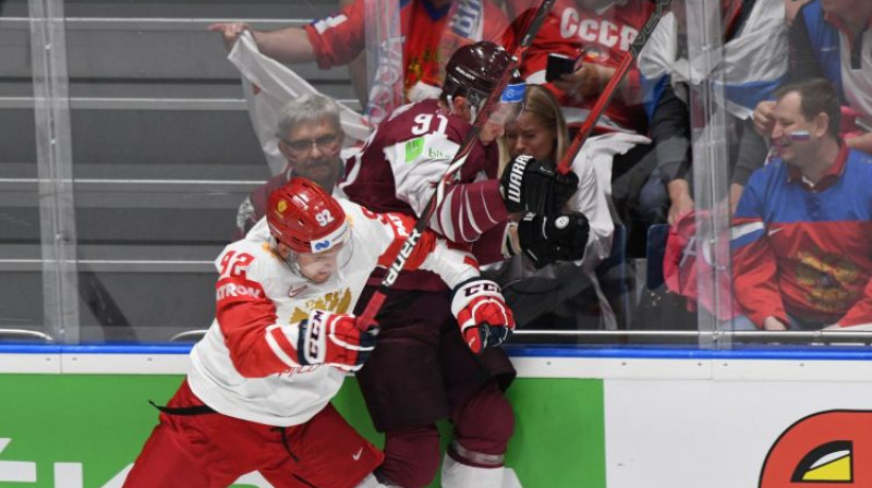 Jevgeņijs Kuzņecovs pavasarī pasaules čempionātā spēlē pret Latviju. Foto: Sputnik/Scanpix