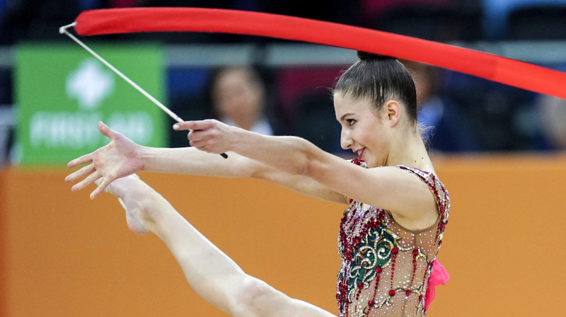 Jeļizaveta Polstjanaja pasaules čempionāta sacensībās ar lentu. Foto: Sputnik/Scanpix