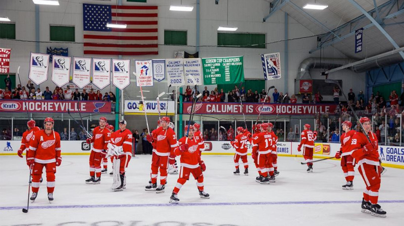 Detroitas "Red Wings" hokejisti 1913. gadā atklātajā "Callumet Colliseum" ledus hallē. Foto: nhl.com