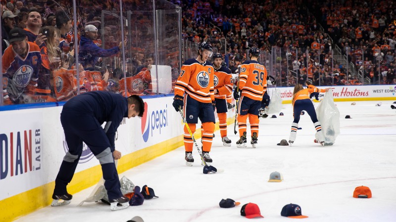 Konoram Makdeividam otrais "hat-trick" trīs spēlēs. Foto: AP/Scanpix