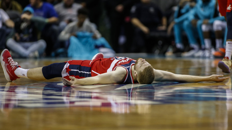 Dāvis Bertāns izbauda mirkli. Foto: AP/Scanpix