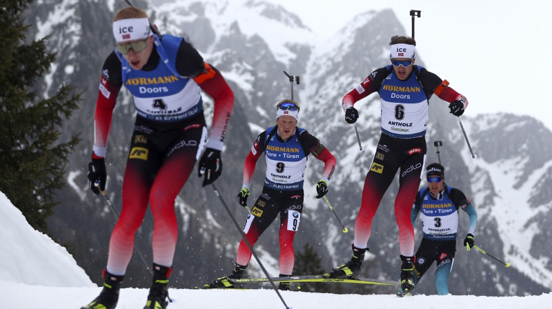 Juhanness Tinness Bē (pa kreisi). Foto: AP/Scanpix