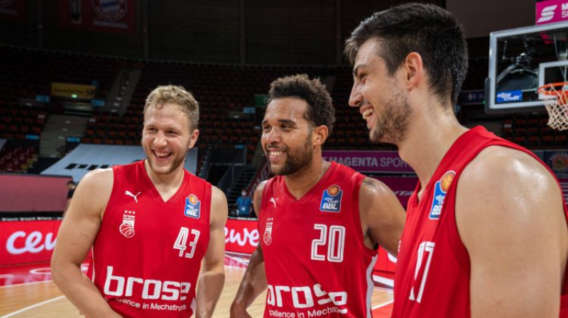 "Brose Bamberg" spēlētāji. Foto: imago images/BBL-Foto/Scanpix