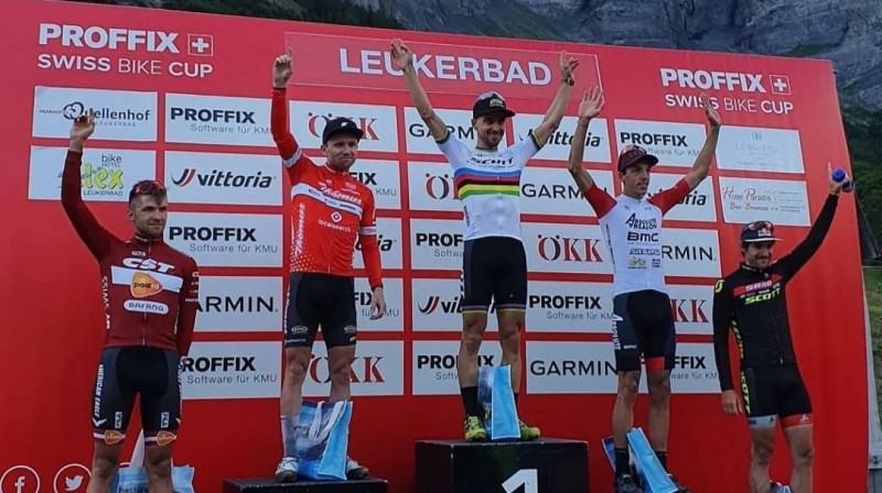 Mārtiņš Blūms (pirmais no kreisās). Foto: SwissBikeCup