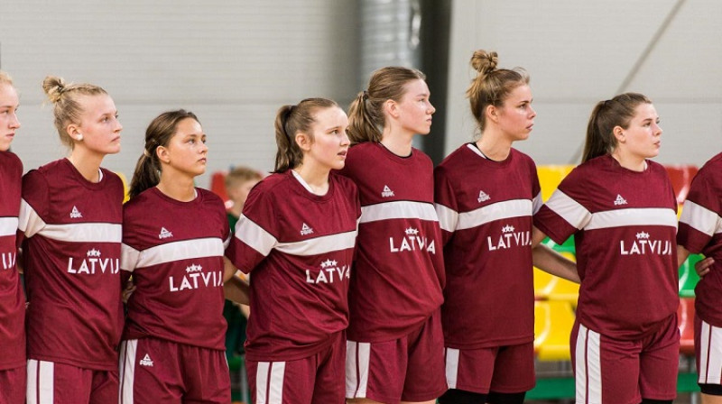 Latvijas U16 izlases spēlētājas. Foto: krepsinionamai.lt