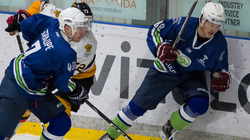 Jānis Straupe un Renārs Krastenbergs. Foto: Optibet hokeja līga