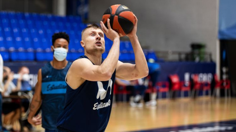 Mārtiņš Laksa ''Estudiantes'' treniņā. Foto: Estudiantes/Twitter