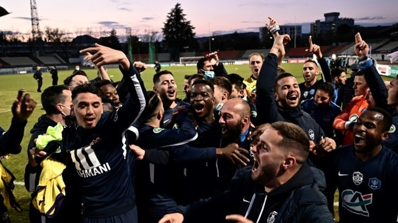 “GFA Rumilly-Vallières” futbolisti atzīmē panākumu. Foto: AFP/Scanpix