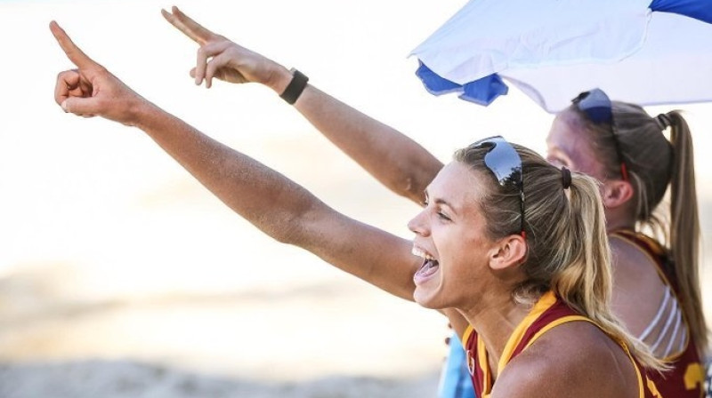 Tīna Graudiņa un Megana Krafta. Foto: USC Beach Volleyball