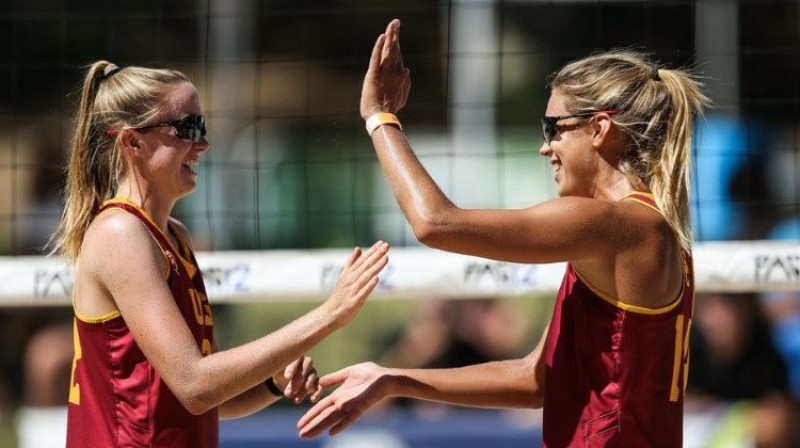 Megana Krafta un Tīna Graudiņa. Foto: USC Volleyball