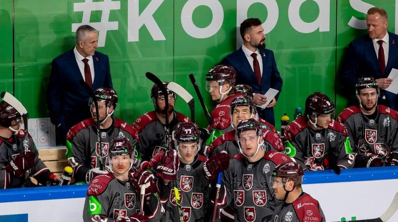 Latvijas izlases hokejisti un treneru štābs. Foto: Guntis Lazdāns/Latvijas Hokeja federācija