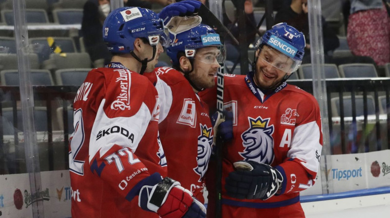 Čehijas izlases hokejisti svin vārtu guvumu. Foto: Reuters/Scanpix