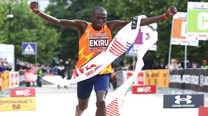 Tituss Ekiru finišē ar sezonas labāko rezultātu. Foto:worldathletics.