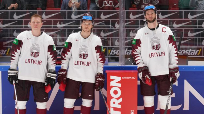 Ronalds Ķēniņš, Renārs Krastenbergs un Lauris Dārziņš. Foto: IIHF.com