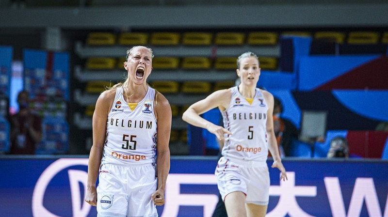 Žulī Alemāna un Kima Mestdaga. Foto: FIBA