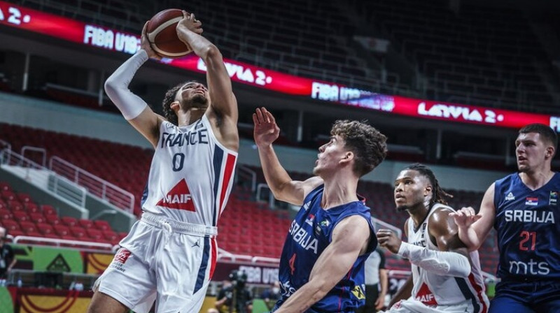 Žeisons Šikambū uzbrūk grozam. Foto: FIBA