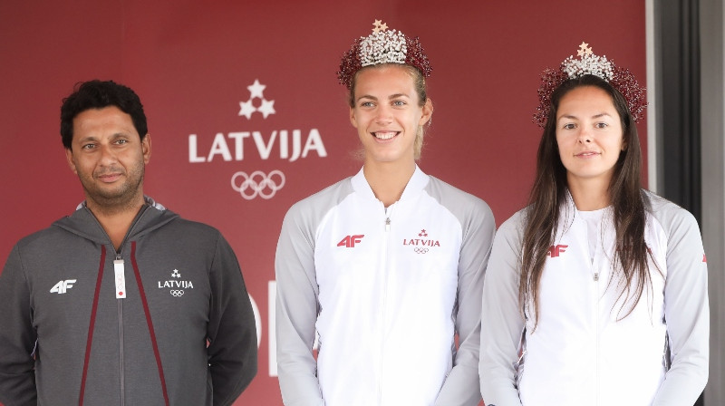 Gustavo Roča, Tīna Graudiņa, Anastasija Kravčenoka. Foto: olimpiadef64.lv