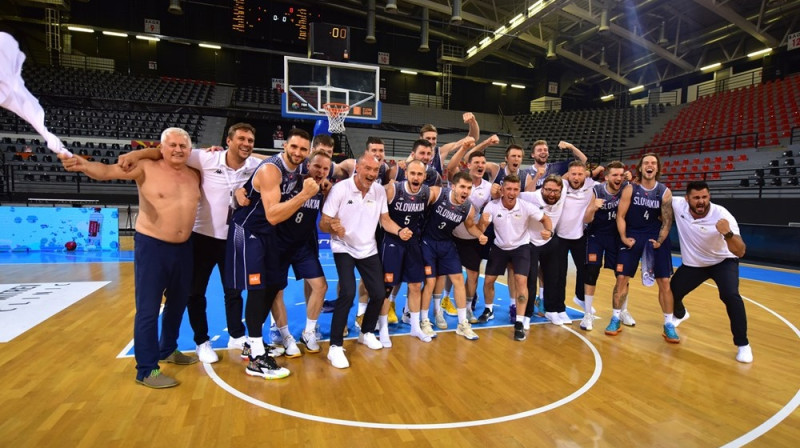 Slovākijas izlase līksmo pēc kvalifikācijas sasniegšanas. Foto: FIBA