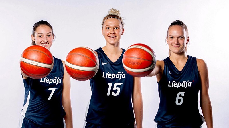 Paula Kļeščova, Raivita Koreņika, Ketija Vihmane. Foto: Liepājas basketbols