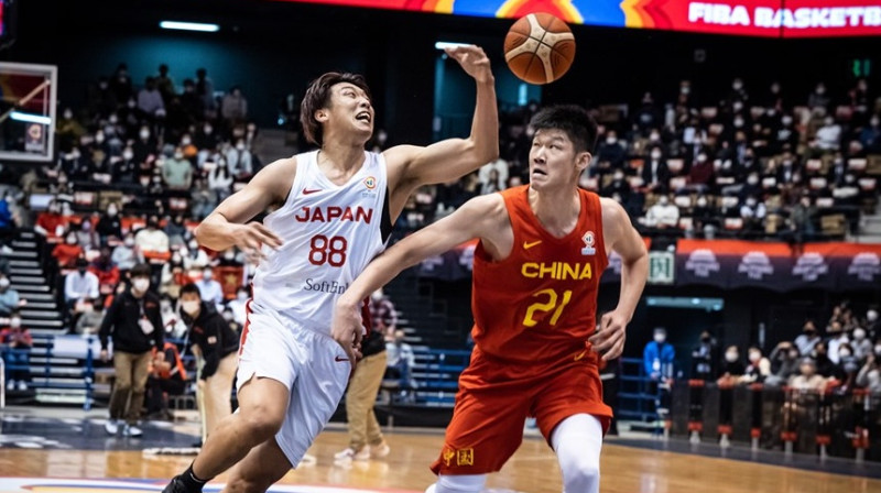 Ķīna pret Japānu. Foto: FIBA