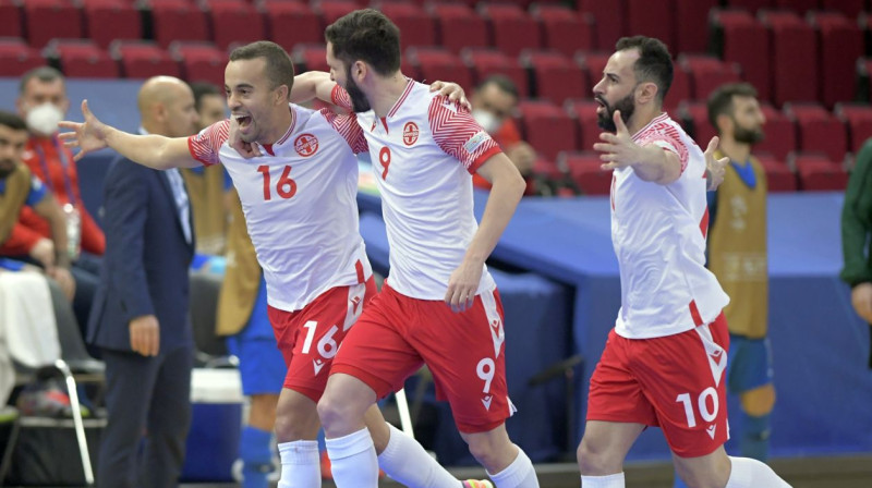 Gruzijas izlases telpu futbolisti svin uzvaras vārtu guvumu. Foto: UEFA Futsal