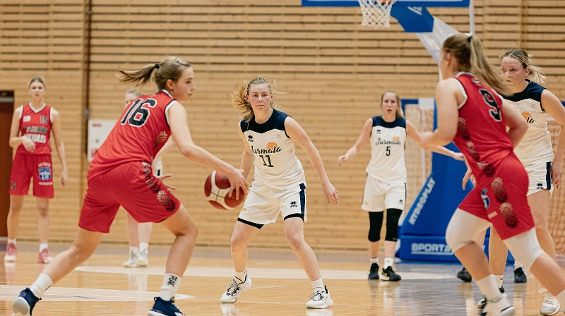 Paula Pētersone (#11): deviņi tālmetieni uzvarā pār Latvijas U16 izlasi. Foto: Jūrmala