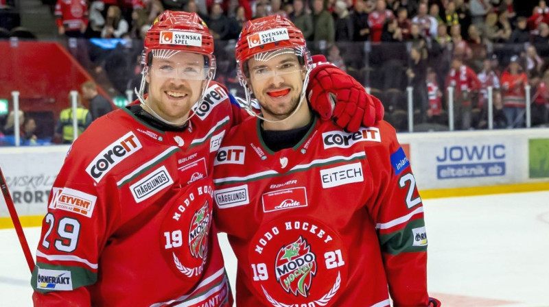 Nikolajs Jeļisejevs (pa labi). Foto: Mattias Mårdner/MoDo Hockey