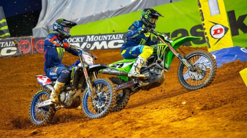 Andersons apdzen Tomaku. Foto: AMA Supercross