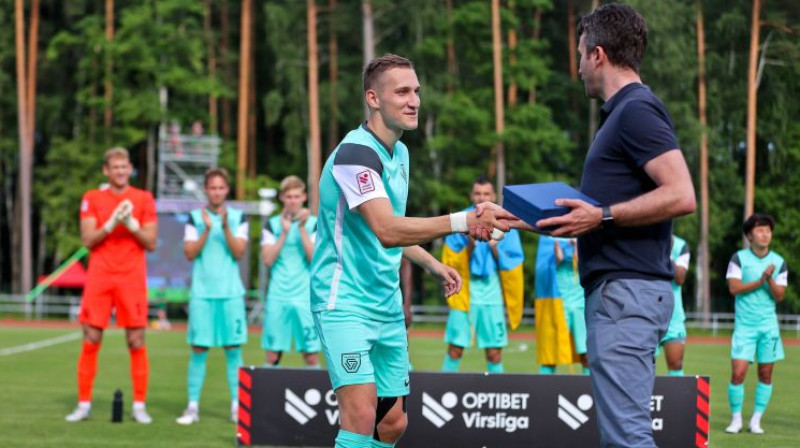 Raimonds Krollis un LFV izpilddirektors Ainārs Dakša. Foto: Jānis Līgats/Valmiera FC