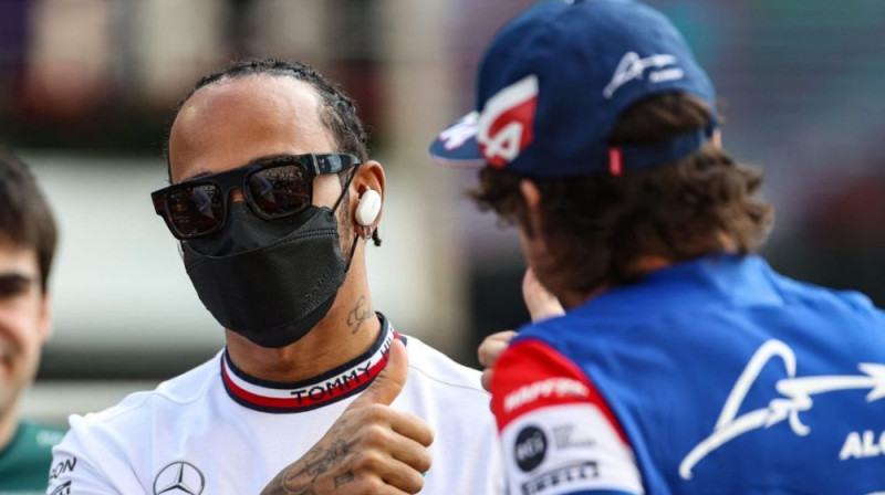 Lūiss Hamiltons un Fernando Alonso. Foto: Motorsport.com