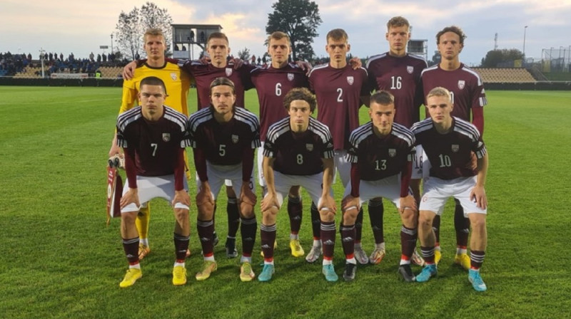 Latvijas U21 futbola izlases sākumsastāva spēlētāji. Foto: Latvijas Futbola federācija.