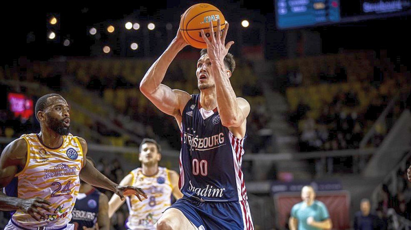 Rodions Kurucs uzbrukumā. Foto: FIBA