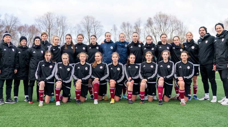 Latvijas WU-17 meiteņu izlase. Foto: LFF