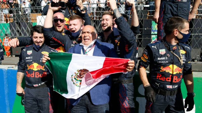 Antonio Peress ar Meksikas karogu. Foto: Motorsport.com