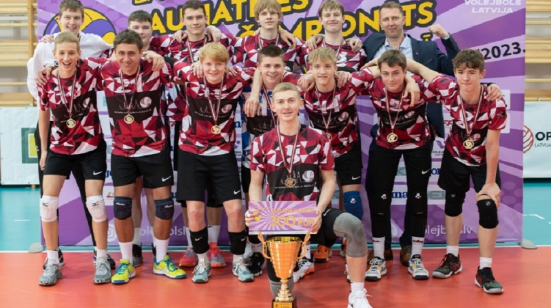 Uzvarētāji U17 grupā puišiem - Rīgas Volejbola skolas volejbolisti. Foto: Latvijas Volejbola federācija.