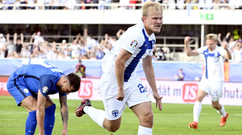 Somijas valstsvienības futbolists Joels Pohjanpalo pēc vārtu guvuma. Foto: Lehtikuva/Scanpix