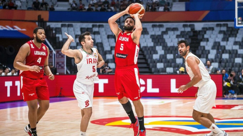Libānas valstsvienības basketbolists Ali Sauds (Nr. 5) spēlē pret Irānu. Foto: FIBA